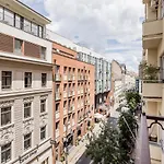 De Luxe 1-Bedroom, 2-Bathroom Condo In The Center